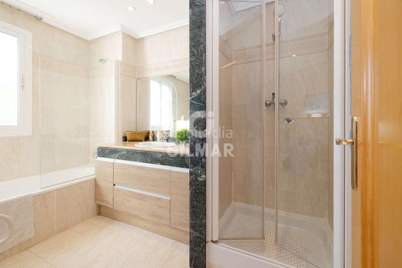 Foto 2257062b-0766-4d30-b119-6ba71b07ea13. Apartament amb calefacció aparcament piscina a La Concha - Resina Golf Estepona