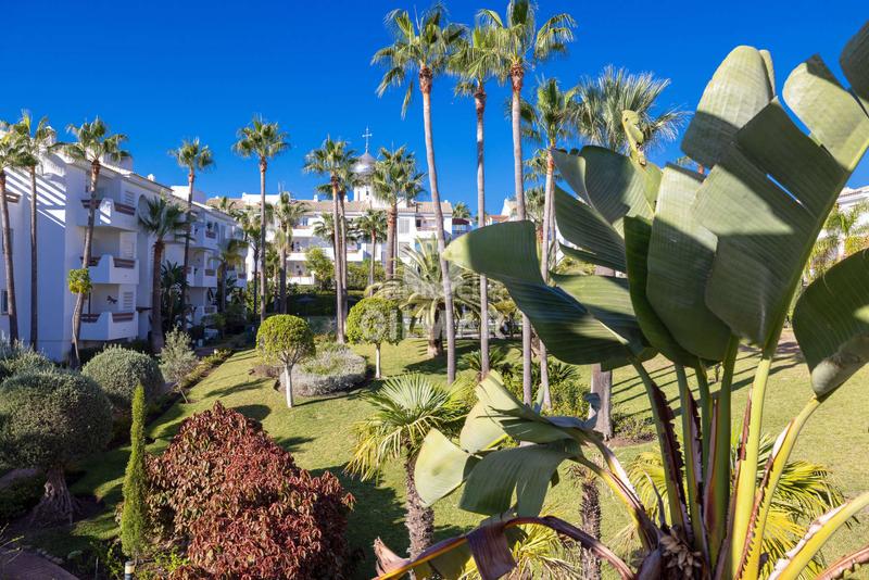 Foto 81c56222-71c2-48ee-a6b1-503da6239745. Apartament amb calefacció aparcament piscina a La Concha - Resina Golf Estepona