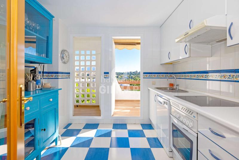 Foto 8d9743ca-7f94-4b69-86ef-adfc5c3212b6. Apartament amb calefacció aparcament piscina a La Concha - Resina Golf Estepona