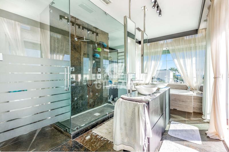 Foto 7d4d42bf-4b0e-4f3d-96e3-0027a8a650d5. Chalet avec chauffage piscine dans sierra de Estepona - avda. de andalucía Estepona