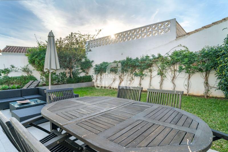 Foto eddf75d2-2cf6-4750-8db5-6d1c2f65ab2a. Maison jumelée avec chauffage piscine dans Los Llanos Estepona
