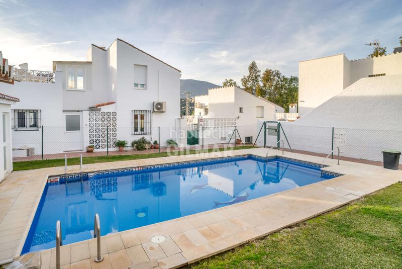 Foto fbcb48cd-e67d-4e43-94bc-ffee4c369ef3. Maison jumelée avec chauffage piscine dans Los Llanos Estepona