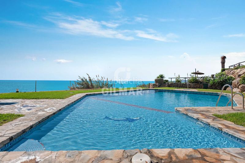 Foto 0e9df95d-9bf6-4432-bf06-0d8017cb333d. Reihenhaus mit pool in Guadalobón Estepona