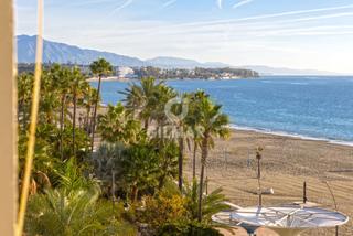 Piccolo appartamento in Puerto de Estepona. En plena avenida españa, frente al mar y en la cuarta planta de