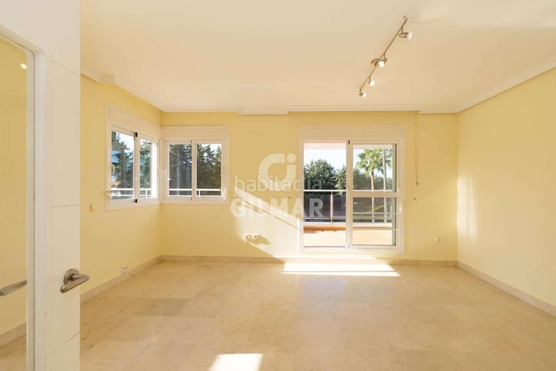 Foto 3ced0978-4870-4d9c-ad3e-ae10ef1b66ba. Zweistöckige wohnung mit heizung parking pool in La Concha - Resina Golf Estepona