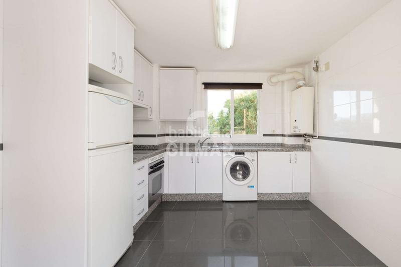 Foto 5f86f980-b70a-4cdb-ba5c-a5c432beef47. Zweistöckige wohnung mit heizung parking pool in La Concha - Resina Golf Estepona