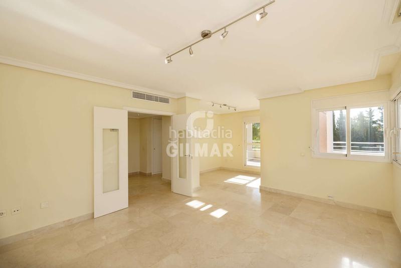 Foto 88cd94f1-b244-4977-8dc8-7e9c9a572cad. Zweistöckige wohnung mit heizung parking pool in La Concha - Resina Golf Estepona