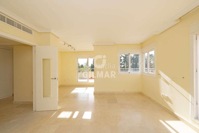 Foto b36a5220-7058-4b9f-b96b-f866ced26ef2. Zweistöckige wohnung mit heizung parking pool in La Concha - Resina Golf Estepona