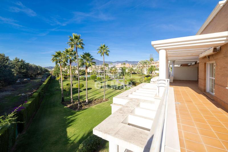 Foto e466ddd3-3abb-4939-b50d-6308112fb366. Zweistöckige wohnung mit heizung parking pool in La Concha - Resina Golf Estepona