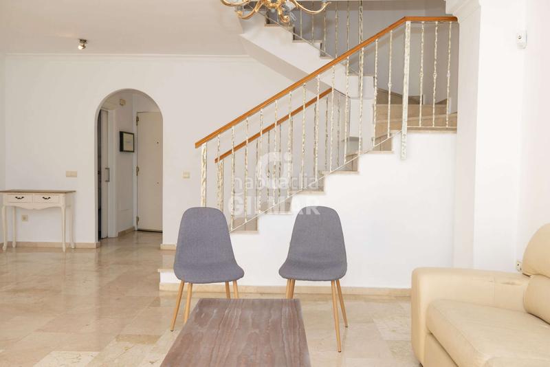 Foto c7761fa5-f50b-4fde-8ba3-b4dec7dcbb0a. Casa adossada amb aparcament piscina a puerto de Estepona Estepona