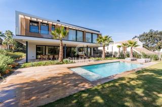 Xalet a Sotogrande Costa. Bienvenidos a villa koa, una exclusiva residencia de lujo comple