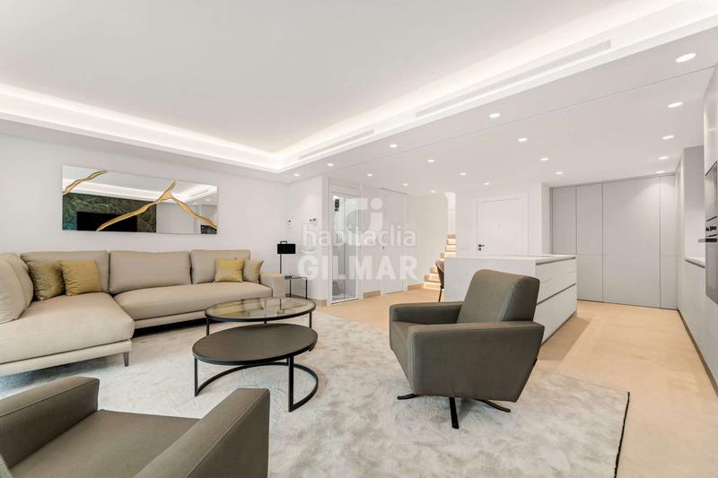 Foto 4e5f8d12-b36e-4df9-b238-07717d61a7f4. Casa adossada amb calefacció a El Velerín Estepona