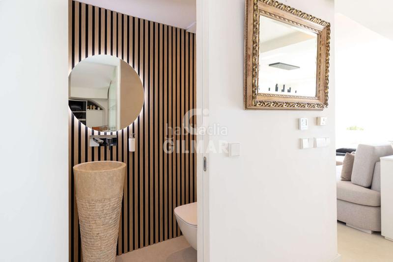 Foto 095d8d73-a093-4e5d-9928-8011085ce9c4. Tríplex amb calefacció aparcament piscina a La Concha - Resina Golf Estepona