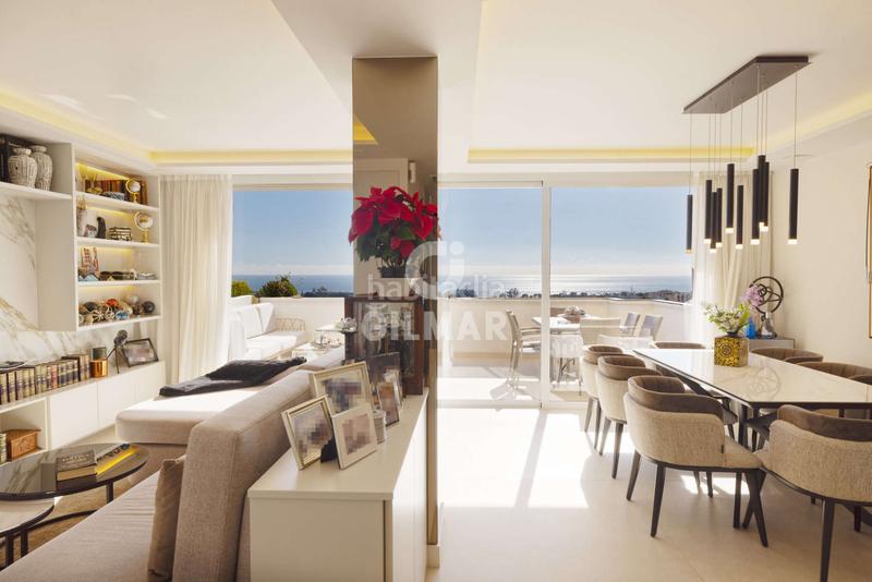 Foto 0b90bff7-49a2-41d4-a83b-0efcca13d275. Tríplex amb calefacció aparcament piscina a La Concha - Resina Golf Estepona