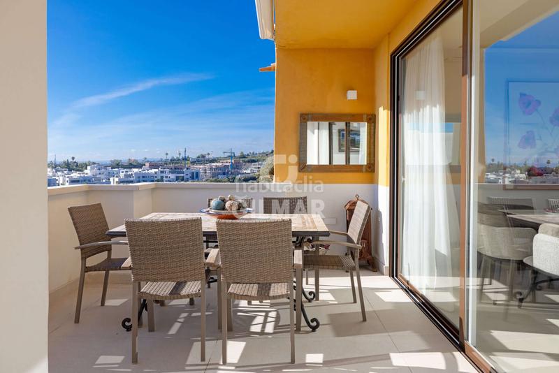 Foto 0f1c1de1-4048-4bfa-92a7-cb85638cdb97. Tríplex amb calefacció aparcament piscina a La Concha - Resina Golf Estepona