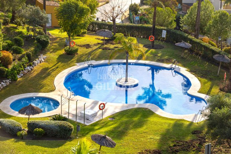 Foto 10b4866f-d728-4ab6-bc49-b755c2ea5291. Tríplex amb calefacció aparcament piscina a La Concha - Resina Golf Estepona