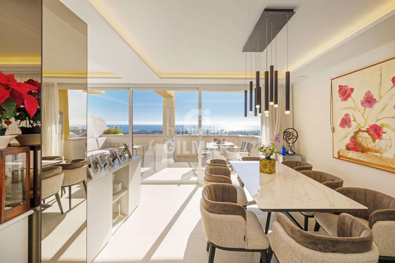 Foto 159b23fb-4242-49ce-80bf-5cf611e3d528. Tríplex amb calefacció aparcament piscina a La Concha - Resina Golf Estepona