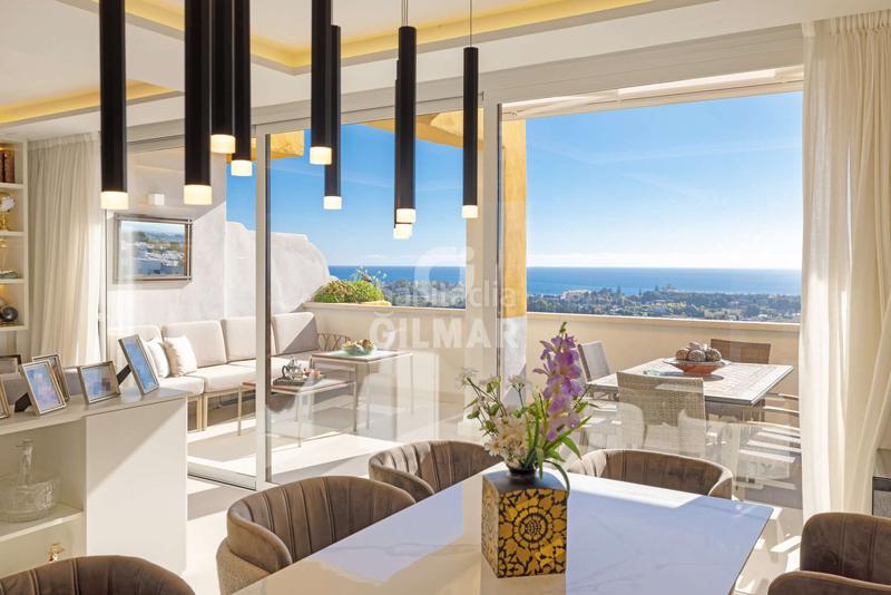 Foto 250a1d18-a635-4a07-84f9-6da246371dfe. Tríplex amb calefacció aparcament piscina a La Concha - Resina Golf Estepona