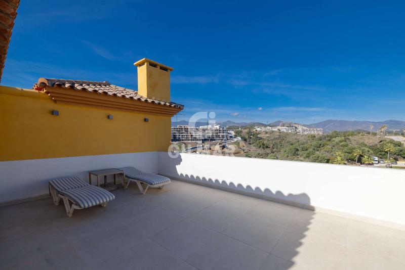 Foto 41ad499b-6824-4548-88e6-20b976d2cf5f. Tríplex amb calefacció aparcament piscina a La Concha - Resina Golf Estepona