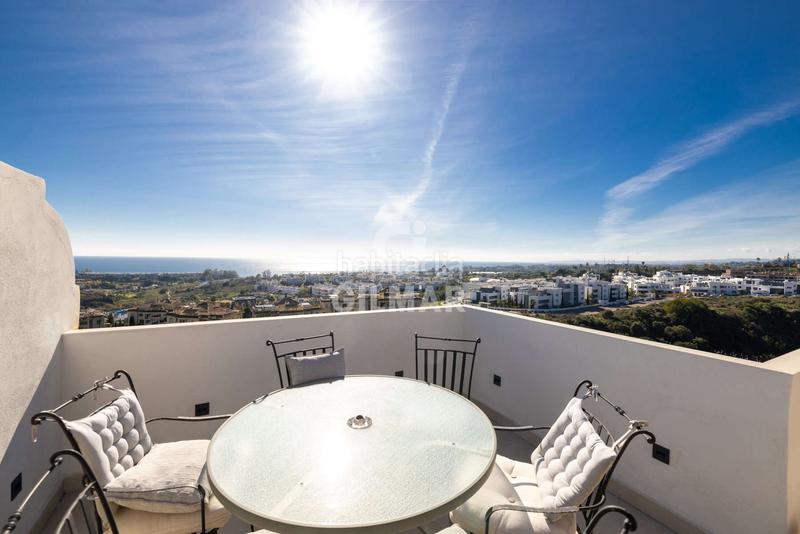 Foto 41d6a997-ab30-4dee-8244-c9213b0b360f. Tríplex amb calefacció aparcament piscina a La Concha - Resina Golf Estepona