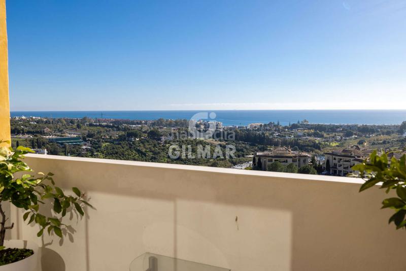 Foto 43374801-05e4-4406-b151-02f4865f0677. Tríplex amb calefacció aparcament piscina a La Concha - Resina Golf Estepona