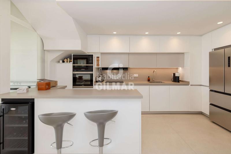 Foto 436e0437-6dfa-4786-8f4d-95f298620aa3. Tríplex amb calefacció aparcament piscina a La Concha - Resina Golf Estepona