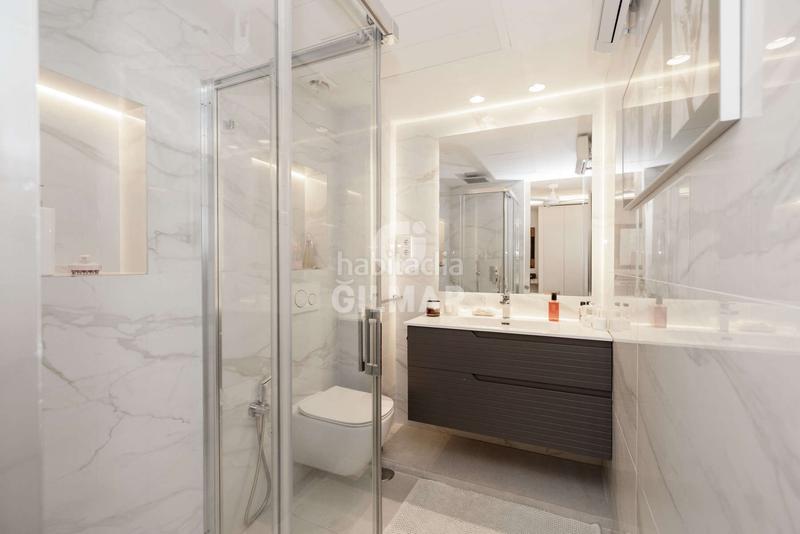 Foto 48ffd35f-2919-4331-a39f-89cb3bb3c3b5. Tríplex amb calefacció aparcament piscina a La Concha - Resina Golf Estepona