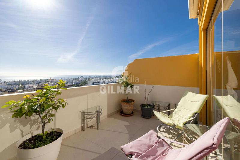 Foto 4995f2ed-04d6-439d-b82c-cb339982f69d. Tríplex amb calefacció aparcament piscina a La Concha - Resina Golf Estepona