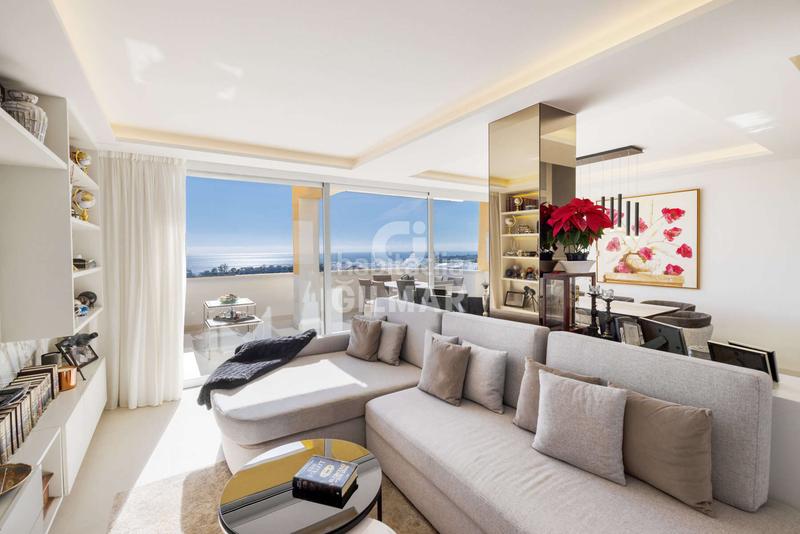 Foto 59483dcd-94a5-4aa6-83ef-20b40c3c0ab1. Tríplex amb calefacció aparcament piscina a La Concha - Resina Golf Estepona