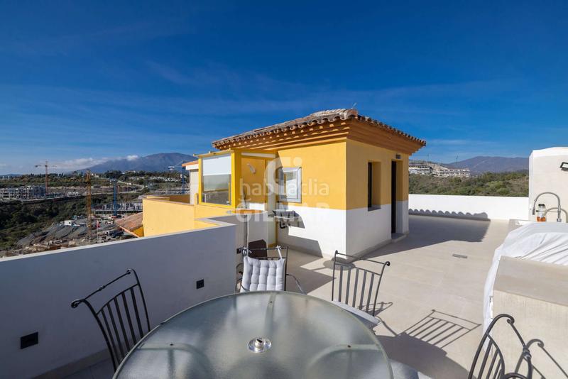 Foto 6c1d1800-f622-4dd2-aa9c-dd53f76ac0c0. Tríplex amb calefacció aparcament piscina a La Concha - Resina Golf Estepona