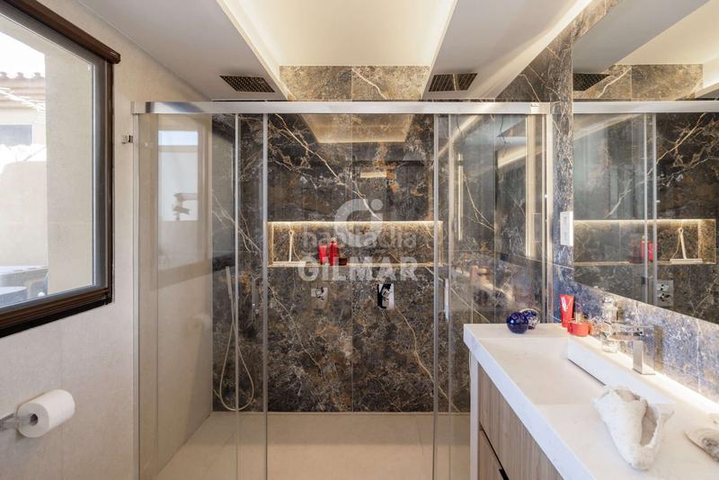 Foto 7bd7b29b-974c-4bd7-b2c2-f21cbb4a5110. Tríplex amb calefacció aparcament piscina a La Concha - Resina Golf Estepona