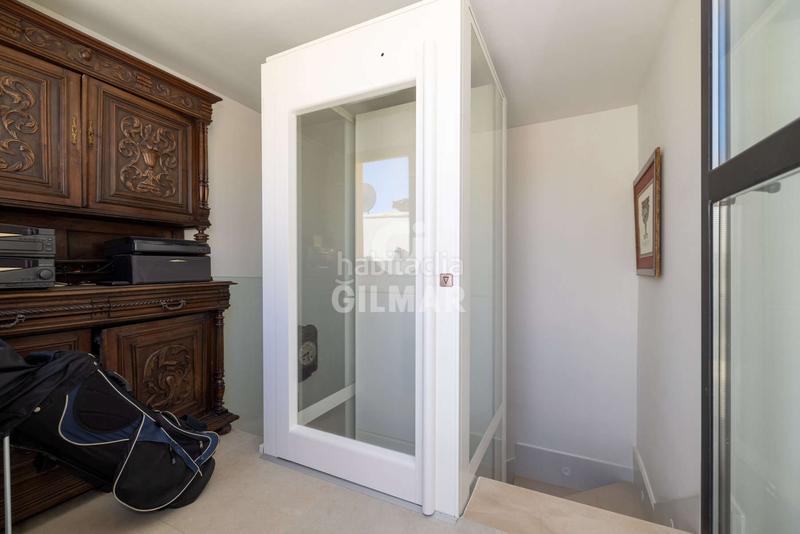 Foto 828f9a31-3e28-448e-b791-2fcbee08ac62. Tríplex amb calefacció aparcament piscina a La Concha - Resina Golf Estepona