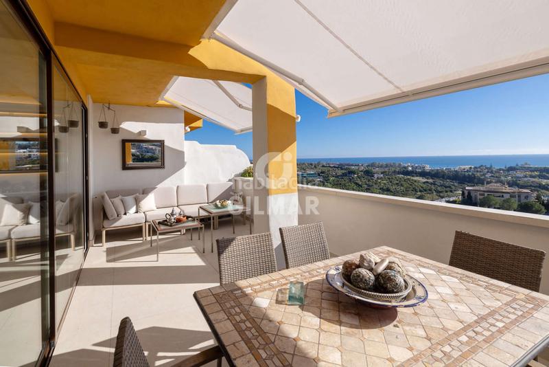 Foto 87b14b12-29cc-41da-bce2-043e35856b5d. Tríplex amb calefacció aparcament piscina a La Concha - Resina Golf Estepona