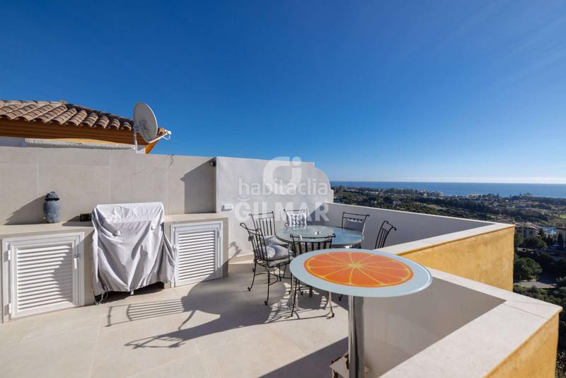 Foto acc8205a-7eea-4d76-ab3e-2d606709383f. Tríplex amb calefacció aparcament piscina a La Concha - Resina Golf Estepona