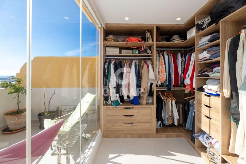 Foto bb537dcb-901a-4445-ae37-79e3f585f127. Tríplex amb calefacció aparcament piscina a La Concha - Resina Golf Estepona