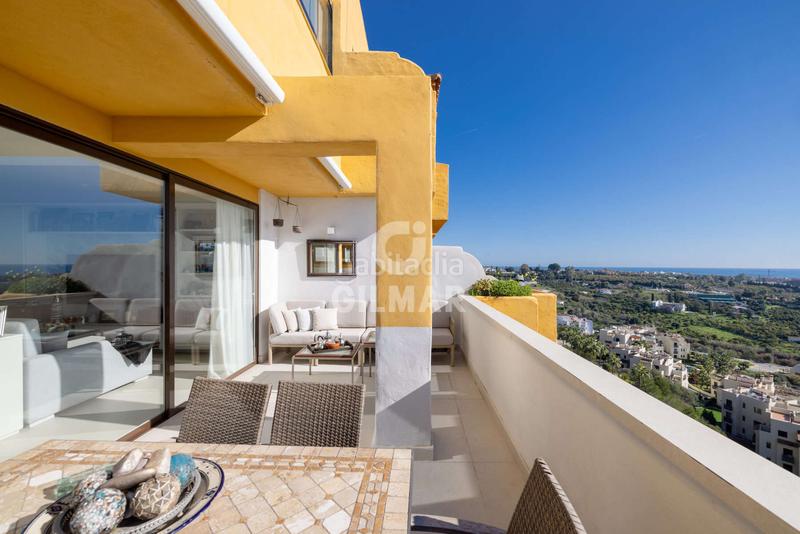 Foto d8007985-1752-4985-87ce-89b99e762630. Tríplex amb calefacció aparcament piscina a La Concha - Resina Golf Estepona