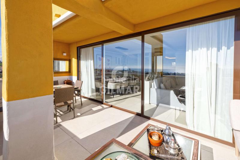 Foto d836fc29-2e6f-46d5-9a83-0a06902a70fa. Tríplex amb calefacció aparcament piscina a La Concha - Resina Golf Estepona