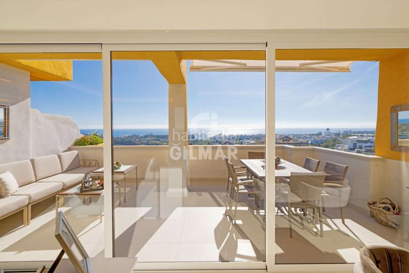 Foto ed1d5925-906c-4899-aa67-cd6e35b6b24a. Tríplex amb calefacció aparcament piscina a La Concha - Resina Golf Estepona