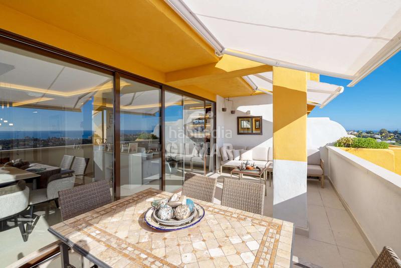 Foto f5ec66d3-4794-41db-bc51-8518ca7ce927. Tríplex amb calefacció aparcament piscina a La Concha - Resina Golf Estepona