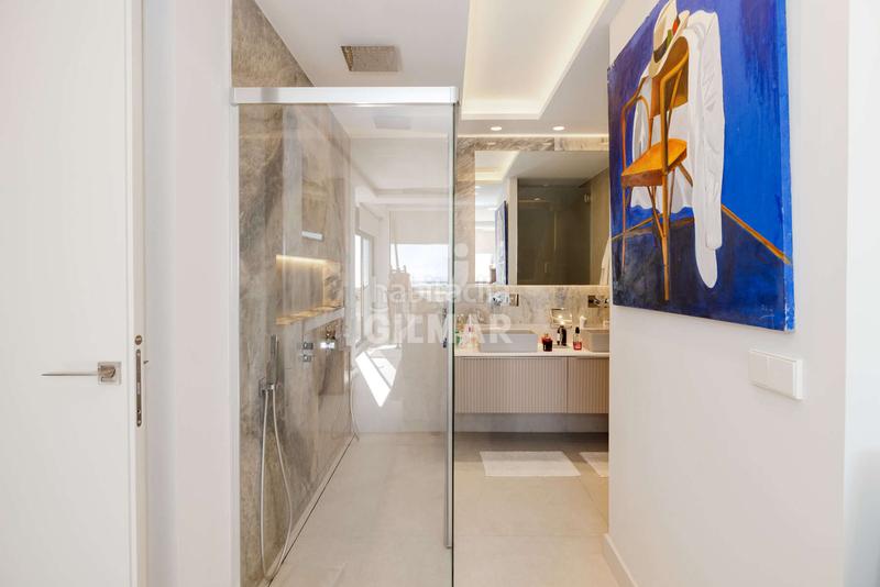 Foto ffa0c44f-9975-47b2-96ee-11970786316d. Tríplex amb calefacció aparcament piscina a La Concha - Resina Golf Estepona