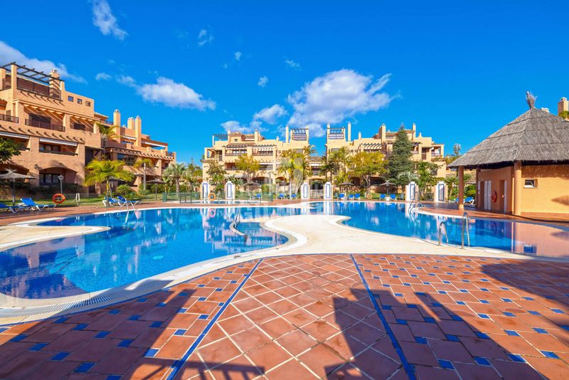 Foto ad4b342f-c456-4694-a9c9-8807f5933ea5. Apartament amb calefacció aparcament a Atalaya - Isdabe Estepona