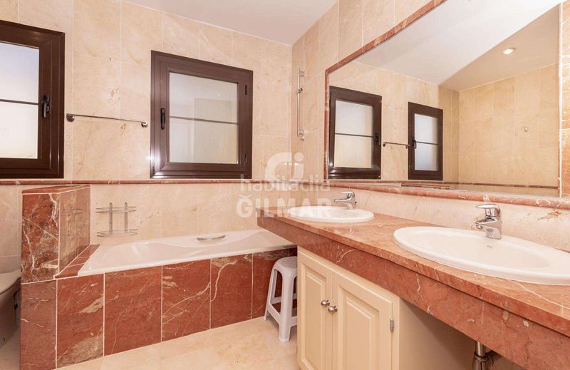 Foto b4dde27d-005c-41a2-844a-00a0a312a2b2. Apartament amb calefacció aparcament a Atalaya - Isdabe Estepona