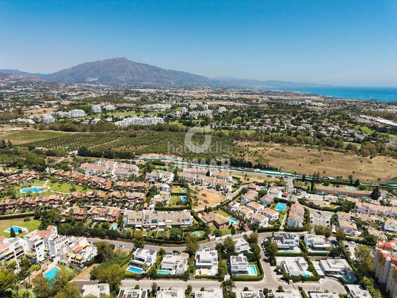 Foto f376f7b1-7dc2-43b7-91e6-18a625bb9f37. Xalet amb calefacció aparcament a Nueva Atalaya Estepona