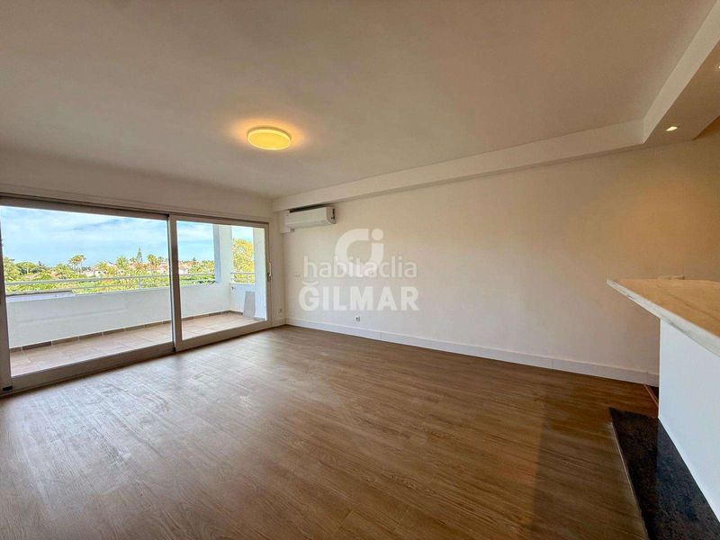 Foto 0e83ffbe-046f-4c03-ad14-17df771d9ea8. Apartament amb calefacció aparcament piscina a Nueva Atalaya Estepona