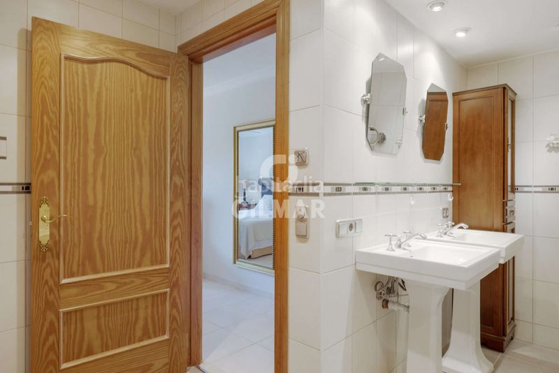 Foto 17ed62bc-1d38-4fcf-b913-2281fea3a00f. Apartament amb calefacció aparcament piscina a Nueva Atalaya Estepona