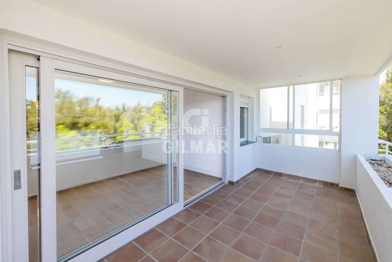 Foto 77452b14-c910-43c0-8a9e-1e0705a52afd. Apartament amb calefacció aparcament piscina a Nueva Atalaya Estepona