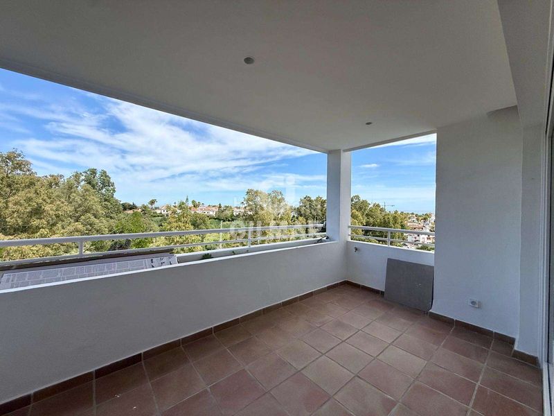 Foto 81047796-a160-4ec8-9483-b8691e674a7f. Apartament amb calefacció aparcament piscina a Nueva Atalaya Estepona