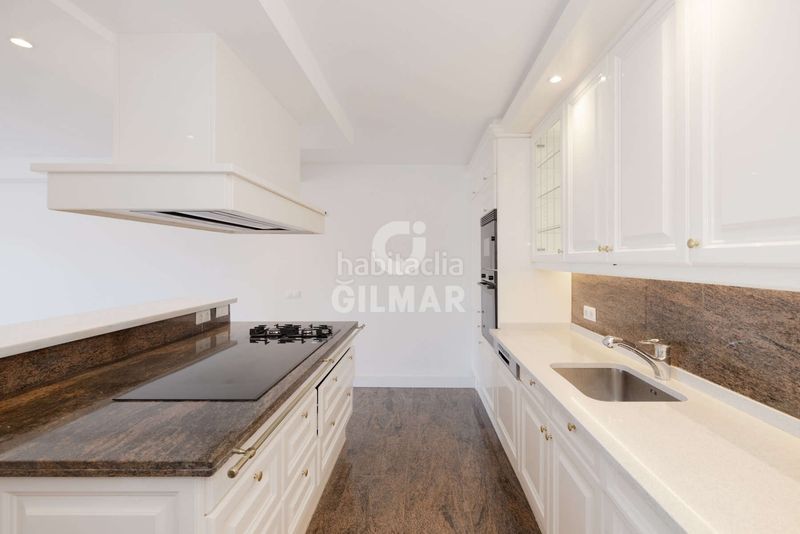 Foto f3e18663-3881-4f45-b977-c80d0d6e0538. Apartament amb calefacció aparcament piscina a Nueva Atalaya Estepona