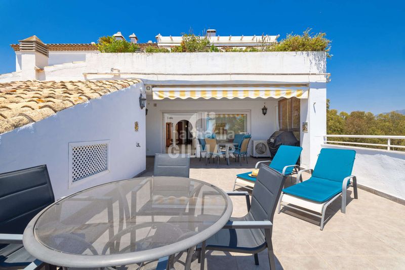 Foto 0eeda68c-7965-496b-aad4-a2684ee53076. Apartament amb calefacció aparcament piscina a Nueva Atalaya Estepona