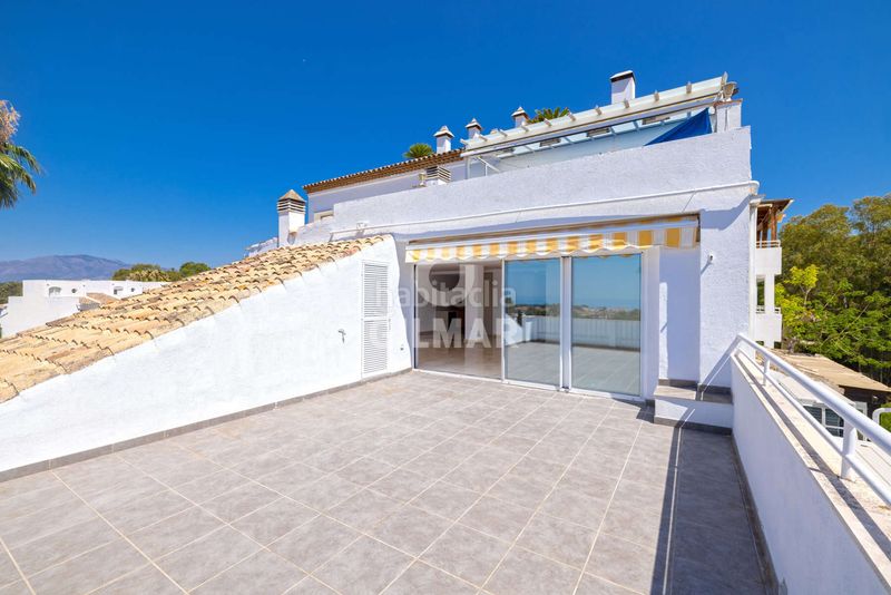 Foto 2732b7de-12d2-4b24-98ef-3f6086021ded. Apartament amb calefacció aparcament piscina a Nueva Atalaya Estepona